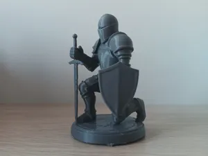 Kneeling Medieval Knight – 7cm Printable Miniature