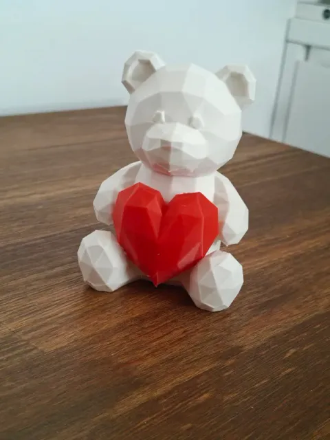 Low Poly Valentine Teddy Bear with Heart — Фото 6 из 12