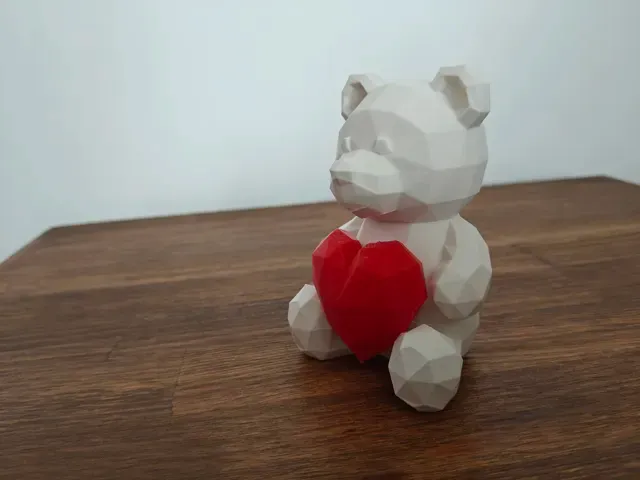 Low Poly Valentine Teddy Bear with Heart — Фото 4 из 12