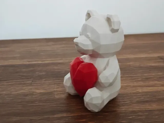 Low Poly Valentine Teddy Bear with Heart — Фото 10 из 12