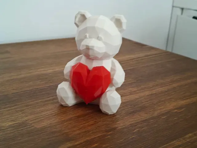 Low Poly Valentine Teddy Bear with Heart — Фото 7 из 12