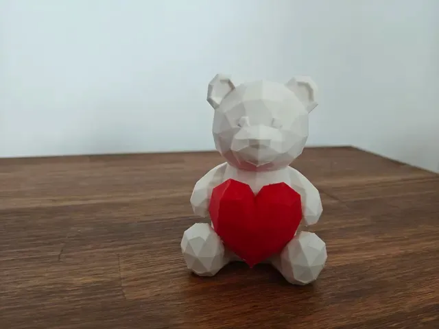 Low Poly Valentine Teddy Bear with Heart — Фото 2 из 12