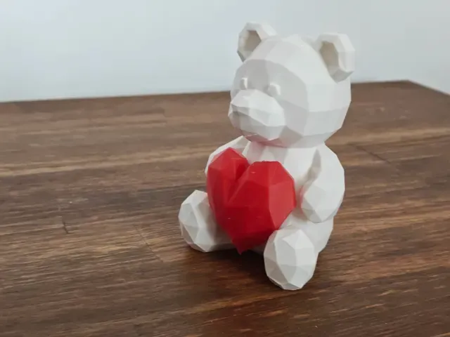 Low Poly Valentine Teddy Bear with Heart — Фото 11 из 12