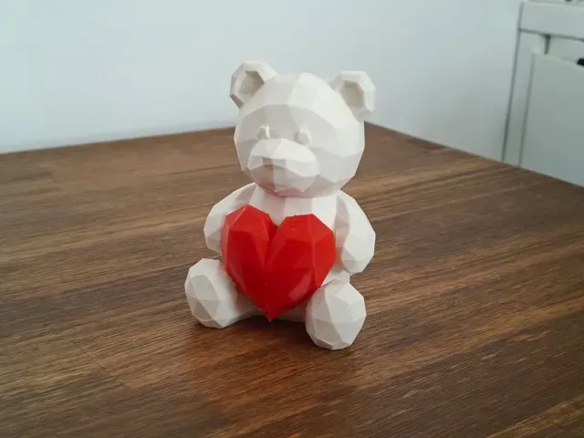 Low Poly Valentine Teddy Bear with Heart — Фото 8 из 12