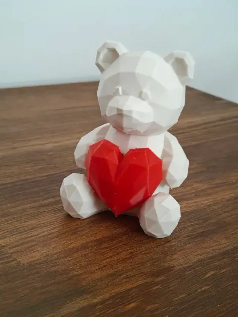 Low Poly Valentine Teddy Bear with Heart — Фото 5 из 12