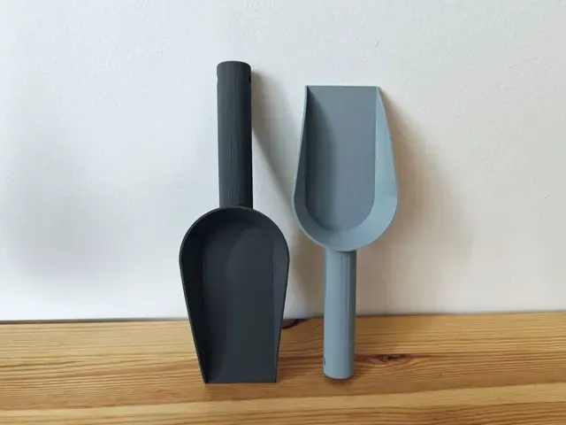 Gardening scoops/shovels in two sizes