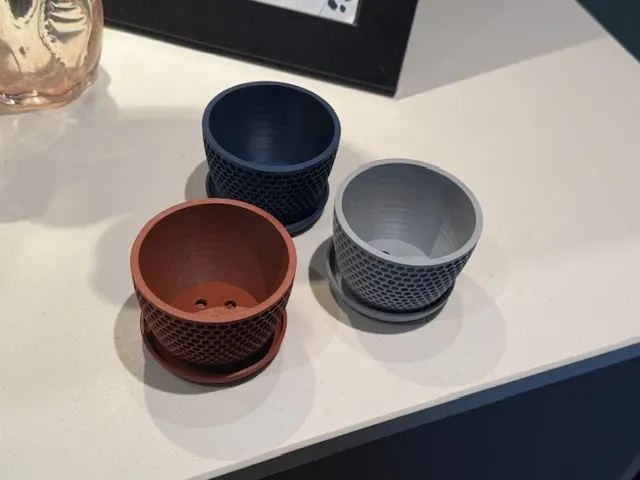 Small Flower / Plant / Seed pot with tray — Image 3 of 8