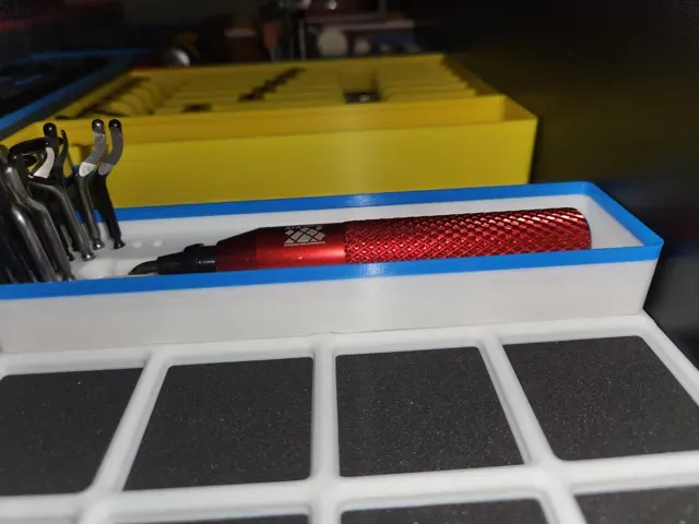 Gridfinity Deburring Tool Holder 1x4 — Image 3 of 3
