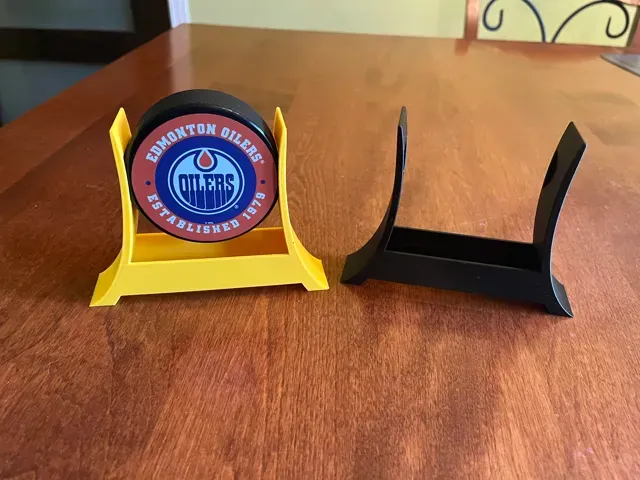 Hockey puck holder — Image 3 of 4