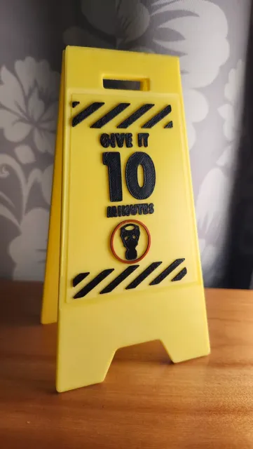 wet floor sign poo in progress — Фото 2 из 6