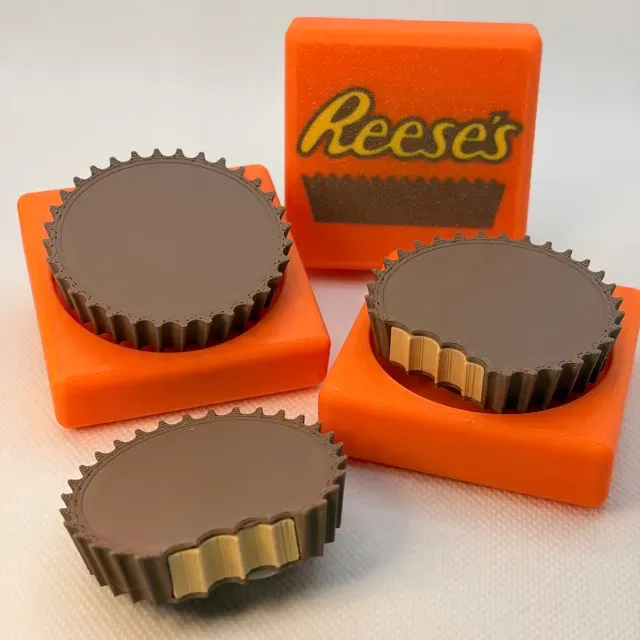 Reese's Peanut Butter Cup Clicker Fidget Toy — Image 6 of 17