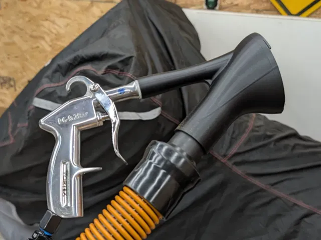 Tornador vacuum attachment