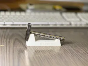 Minimalist Henson Razor Stand