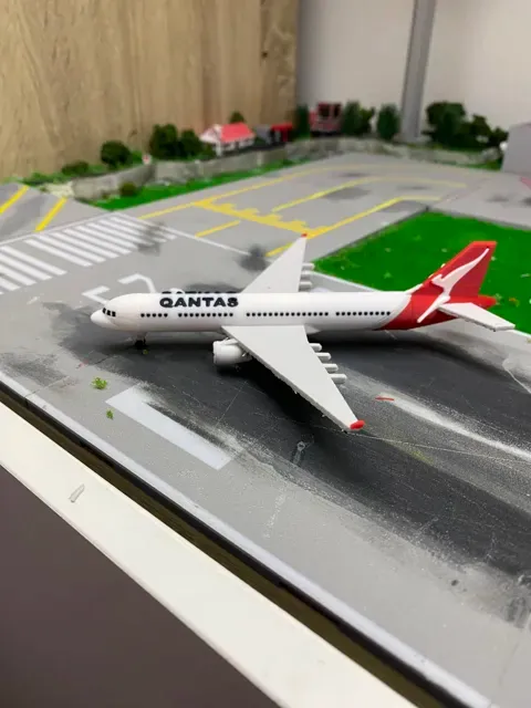 1:400 scale Airbus A330-200 — Фото 6 из 7