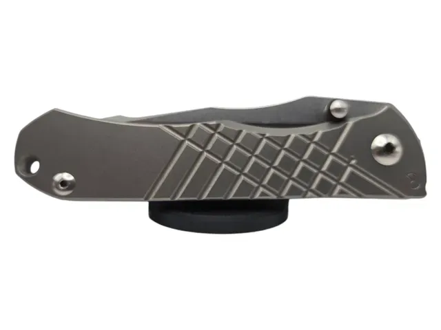 Minimalist Pocket Knife Display Prop — Фото 8 из 8