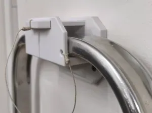 Child-safe wall mount for folding Al step ladder
