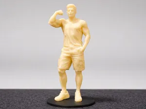 Männerfigur in sportlicher Pose für LGB 1:22,5