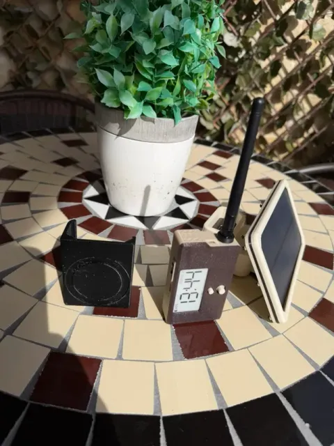 Wio Tracker L1 e-ink case and Solar Dock — Фото 4 из 10