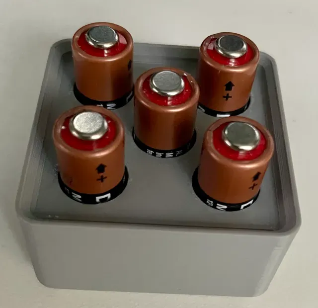 Gridfinity with pin MN21/32 battery storage — Image 2 of 2