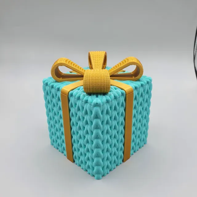 MULTICOLOR CHRISTMAS CROCHET GIFT BOX — Image 2 of 5