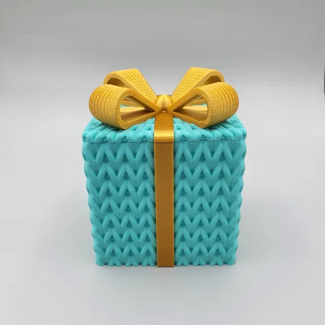 MULTICOLOR CHRISTMAS CROCHET GIFT BOX — Image 3 of 5
