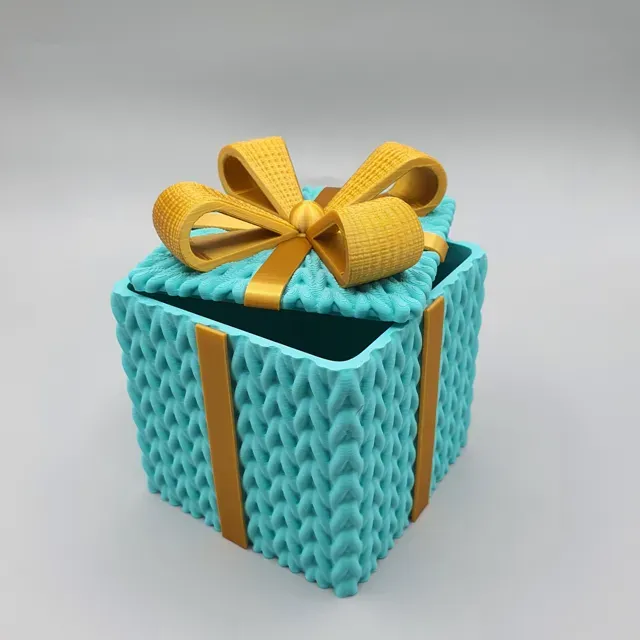 MULTICOLOR CHRISTMAS CROCHET GIFT BOX — Image 4 of 5