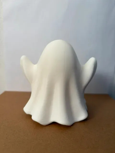 Friendly Little Ghost – Cute Halloween Decor — Фото 4 из 5