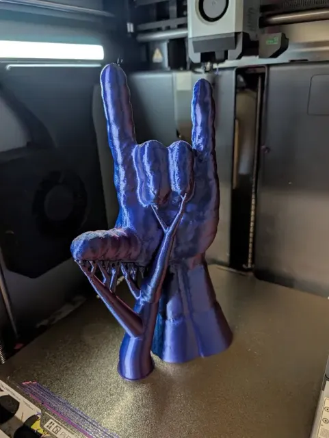 Main lanceuse de toile – Statue Spider-Man — Image 8 of 8