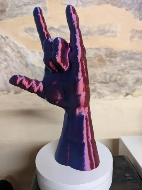 Main lanceuse de toile – Statue Spider-Man — Image 7 of 8