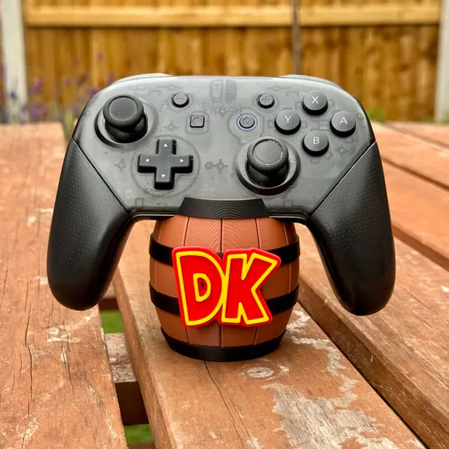 Nintendo Switch 2 Donkey Kong Pro Controller stand — Фото 4 из 9