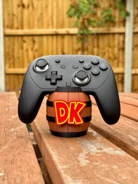 Nintendo Switch 2 Donkey Kong Pro Controller stand — Фото 9 из 9