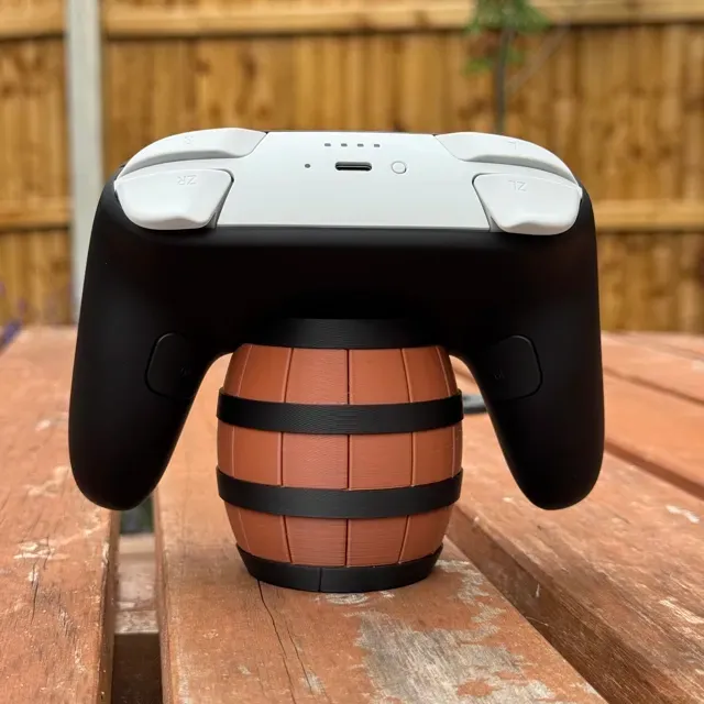 Nintendo Switch 2 Donkey Kong Pro Controller stand — Фото 7 из 9
