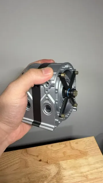 Engine Fidget - Mazda 13B dual rotor rotary engine — Image 7 of 7