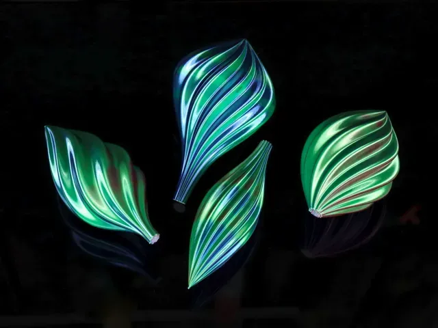 Spiral Christmas Ornaments / Baubles in Vase Mode — Фото 5 из 5