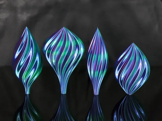 Spiral Christmas Ornaments / Baubles in Vase Mode — Фото 4 из 5