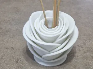 rosa design vase art