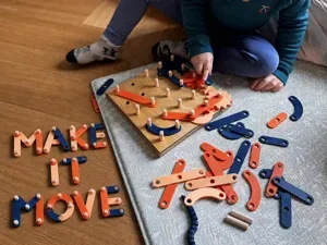 Make It Move! — Pegboard Gears & Construction Toy
