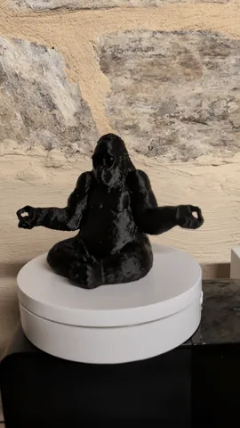 Gorille zen – Sculpture méditative style Bouddha — Image 2 of 5
