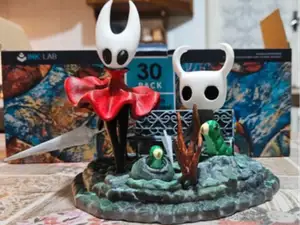Hollow Knight-Hornet and Hollow Knight diorama