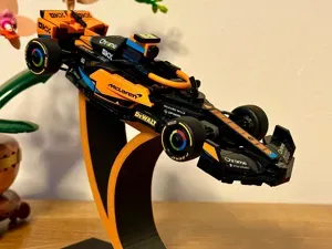 Speed Champions F1 - Model Car on Display Stand