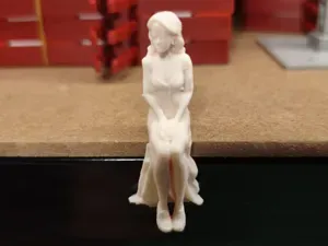 Sitting Elegant Woman - 1:32 Scale Figure