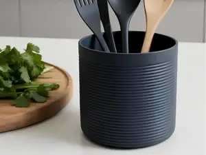 Ribbed designed kitchen utensil holder pot