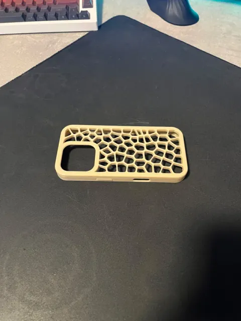 iPhone 16 Pro/16 Pro Max/16e Voronoi Case — Фото 9 из 9