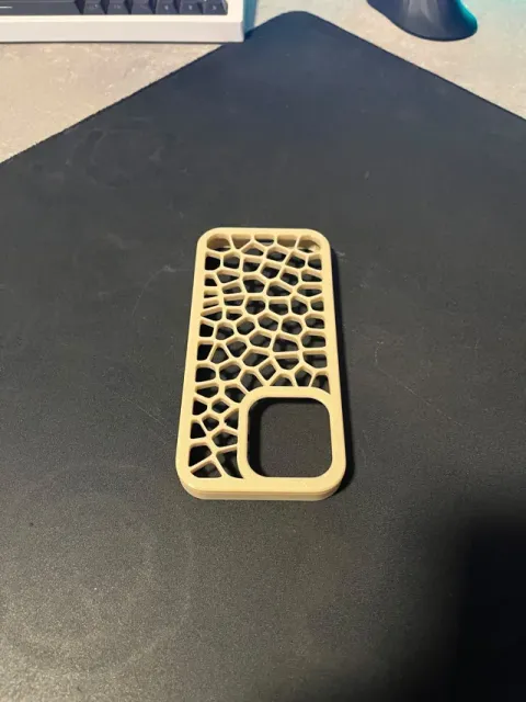 iPhone 16 Pro/16 Pro Max/16e Voronoi Case — Фото 6 из 9