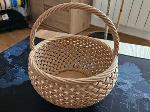 Basket (woven)