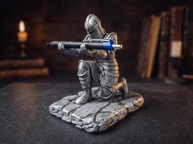 Kneeling knight pen Holder — Фото 3 из 7