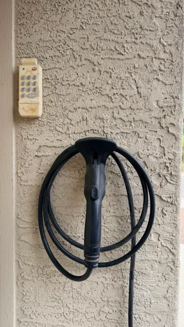 Universal J1772 EV Charger Wall Mount Holder — Фото 8 из 10