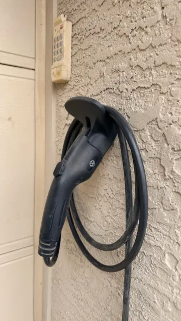 Universal J1772 EV Charger Wall Mount Holder — Фото 2 из 10