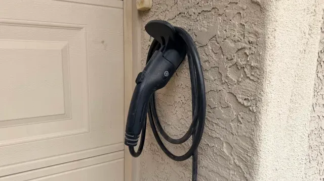 Universal J1772 EV Charger Wall Mount Holder — Фото 6 из 10