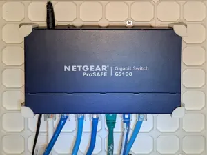 openGrid mount for Netgear GS108 switch